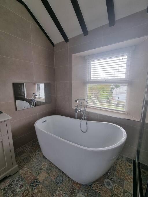 Luxurious Cottage With Hot Tub, Lake District Duddon Exterior foto